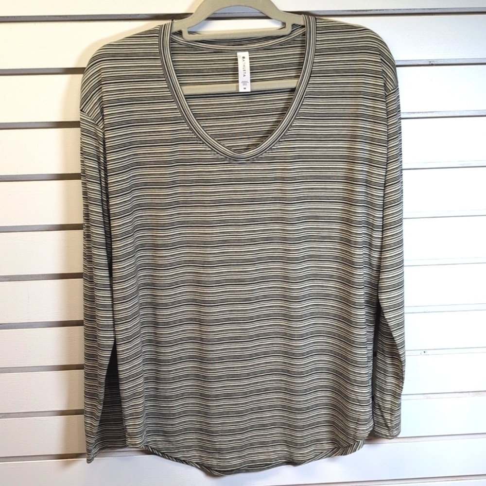 Athleta Cloudlight Stratus Striped Shirt Top Women's Size Medium EUC - Picture 4 of 8